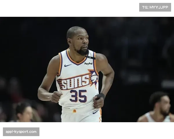 杜兰特第三节独得12分,火箭三节结束落后灰熊1分